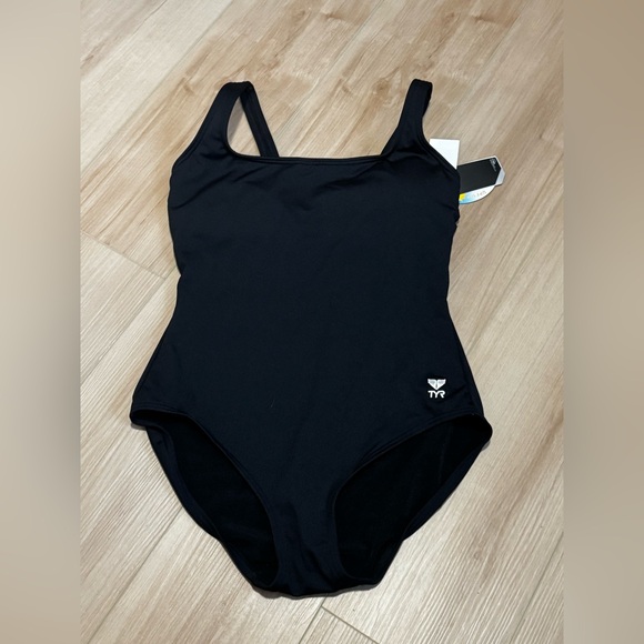 TYR Black Scoopneck Centerlift Women's One Piece Swimsuit - Picture 1 of 7